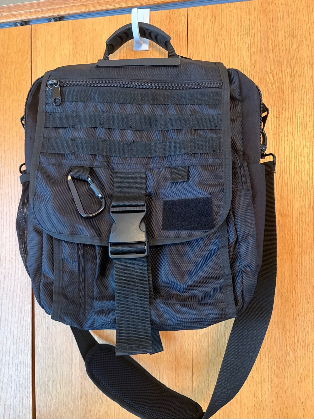 Flying Circle business backpack padded for electronics laptops missing logos tag